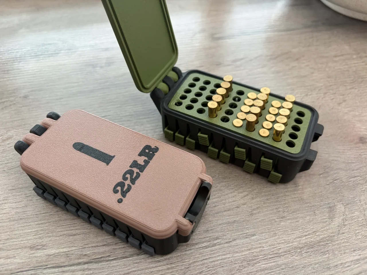 Caixa de munição .22LR com elevação